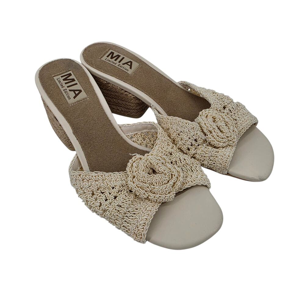NWOT MIA Limited Edition Cream Liana Crochet Block Heel Mule Sandals Size 6.5